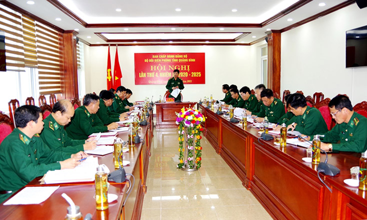 Đại tá Lê Văn Tiến, Bí thư Đảng ủy BĐBP tỉnh phát biểu chỉ đạo và kết luận hội nghị.