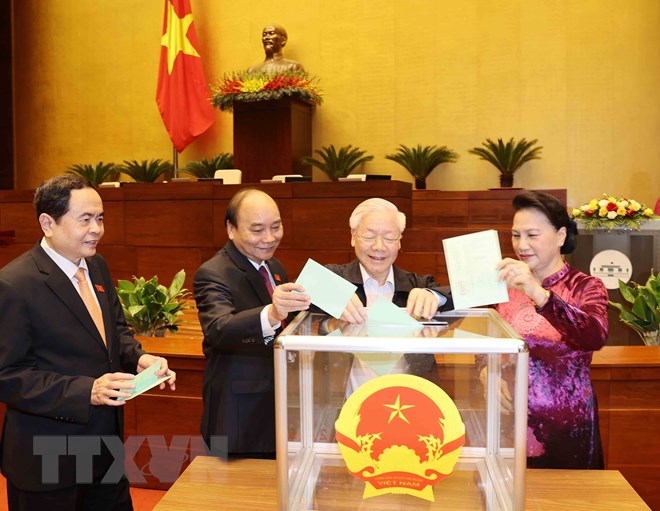 Tổng Bí thư, Chủ tịch nước Nguyễn Phú Trọng cùng các lãnh đạo Đảng và Nhà nước bỏ phiếu bầu Chủ tịch Quốc hội, Chủ tịch Hội đồng bầu cử quốc gia. (Ảnh: Trí Dũng/TTXVN)