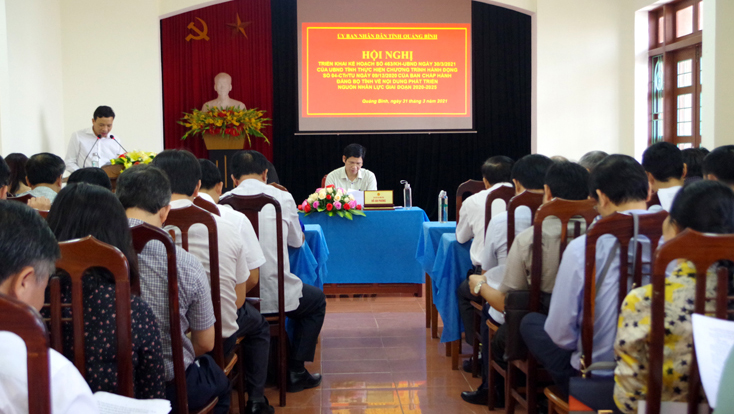 Đồng chí Phó Chủ tịch UBND tỉnh Hồ An Phong chủ trì hội nghị.