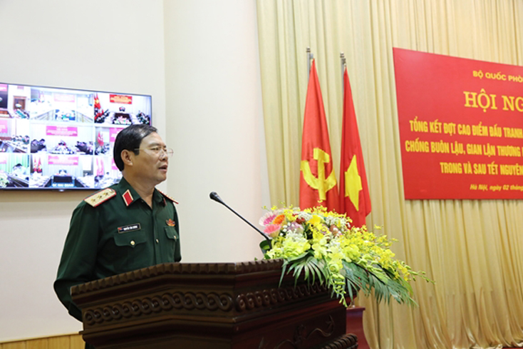 Thượng tướng Nguyễn Tân Cương chủ trì hội nghị.