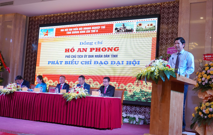 Đồng chí Hồ An Phong, Tỉnh ủy viên, Phó Chủ tịch UBND tỉnh phát biểu tại đại hội.