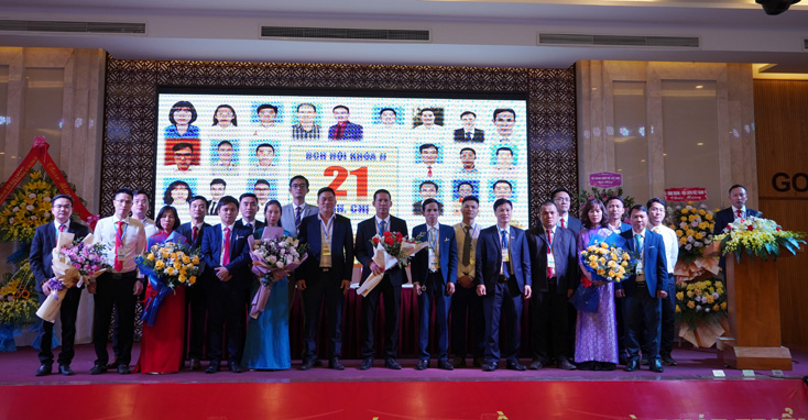 Ban Chấp hành khóa II Hội Doanh nhân trẻ tỉnh Quảng Bình nhiệm kỳ 2021-2026 ra mắt nhận nhiệm vụ.