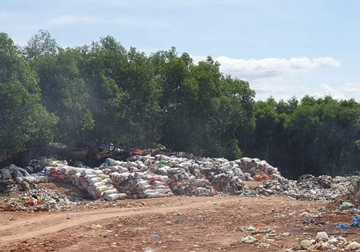 Do Nhà máy phân loại xử lý rác thải, sản xuất biogas và phân bón khoáng hữu cơ tại xã Lý Trạch (Bố Trạch) dừng vận hành và tiếp nhận rác thải nên xảy ra tình trạng rác thải ùn ứ tại nhiều bãi rác.