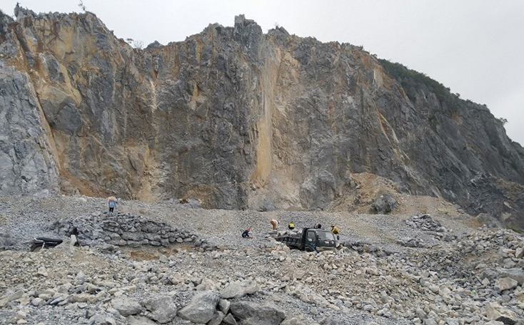 Một mỏ khai thác đá ở xã Tiến Hóa, huyện Tuyên Hóa.