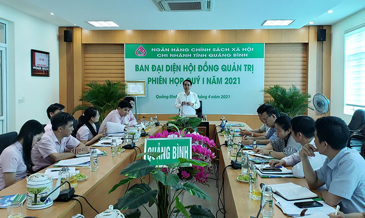 Đồng chí Phó Chủ tịch UBND tỉnh Phan Mạnh Hùng phát biểu kết luận phiên họp.