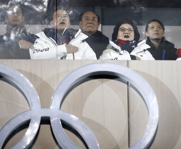 Bà Kim Yo-jong, em gái Chủ tịch Kim Jong-un (lề phải), tại lễ khai mạc Thế vận hội Mùa Đông 2018 ở Pyeongchang, Hàn Quốc. Ảnh: AP
