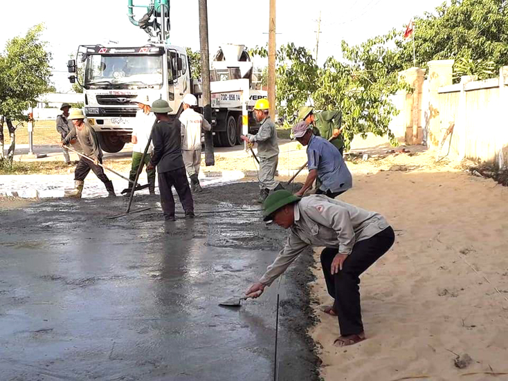 Đầu tư xây dựng các công trình cơ sở hạ tầng là mục tiêu của nhiều địa phương trên địa bàn huyện Quảng Trạch.