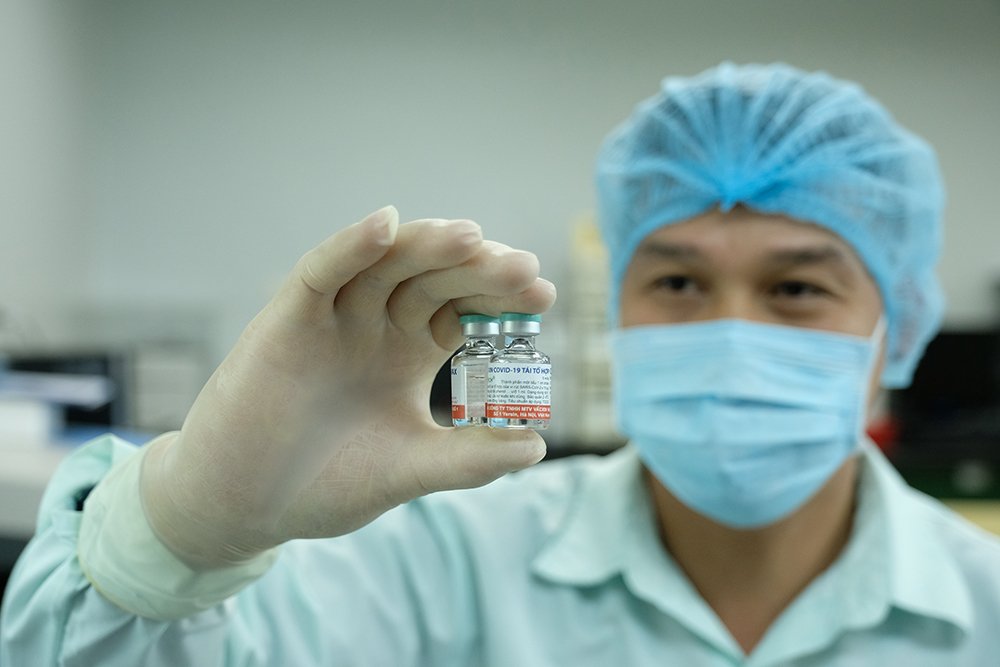 Việt Nam có 4 nhà sản xuất đang nghiên cứu vaccine phòng COVID-19, trong đó 2 nhà sản xuất đang thực hiện thử nghiệm lâm sàng và hướng tới đăng ký lưu hành vaccine phòng COVID-19 “made in Viet Nam” trong năm 2021. Ảnh: vabiotech.com.vn