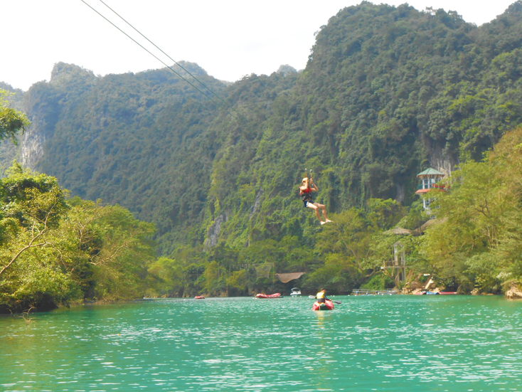 Trải nghiệm Zipline ở sông Chày, Phong Nha.