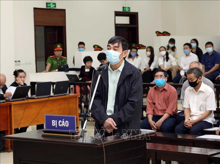 Bị cáo Mai Văn Tinh (cựu Chủ tịch HĐQT Tổng công ty Thép Việt Nam) khai báo trước tòa. Ảnh: Phạm Kiên/TTXVN