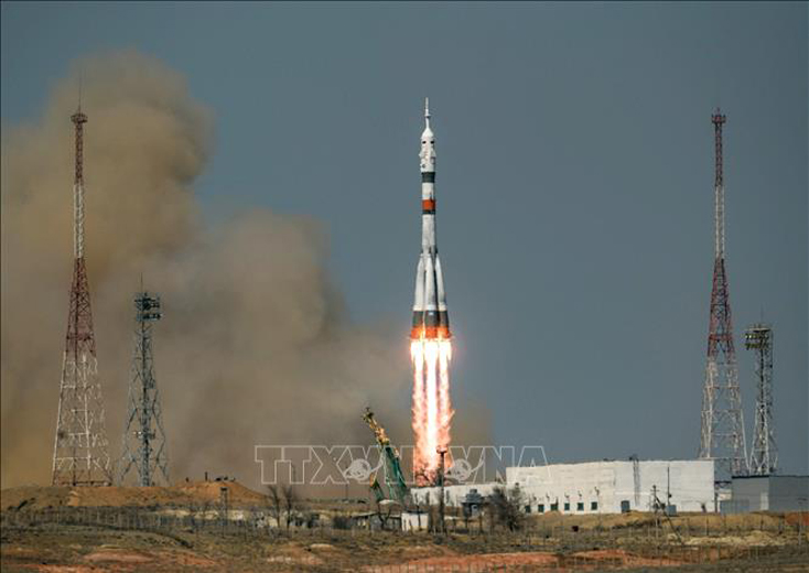 Tàu vũ trụ Soyuz MS-18 chở 3 phi hành gia rời bệ phóng tại sân bay vũ trụ Baikonur, Kazakhstan, ngày 9/4/2021. Ảnh: AFP/TTXVN