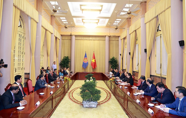 Chủ tịch nước Nguyễn Xuân Phúc tiếp xã giao các Đại sứ, Đại biện ASEAN.