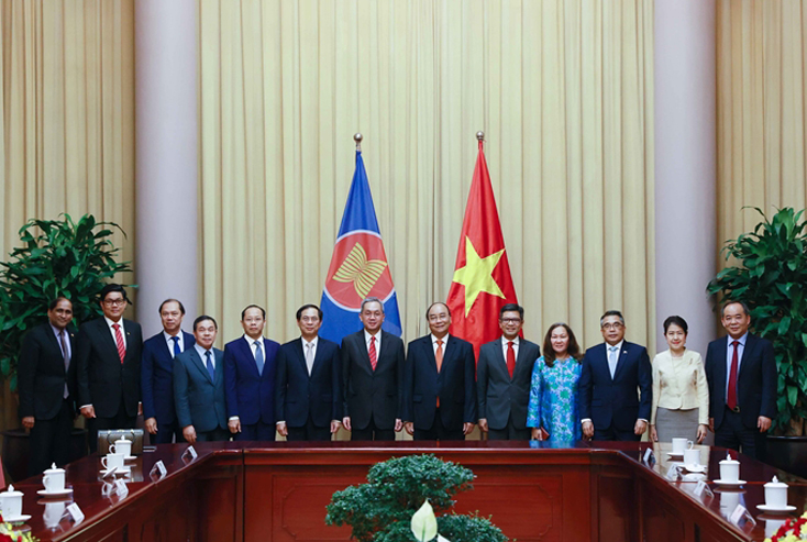 Chủ tịch nước Nguyễn Xuân Phúc và các Đại sứ, Đại biện ASEAN.