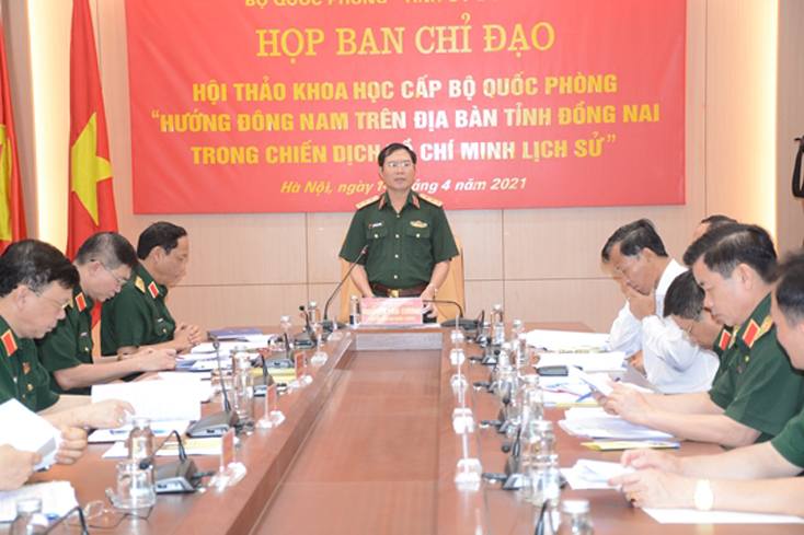 Thượng tướng Nguyễn Tân Cương chủ trì hội nghị. 