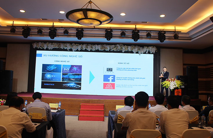 Diễn giả Đặng Thanh Hưng, Phó Trưởng ban CĐS, Giám đốc Trung tâm CNTT, Tập đoàn VNPT giới thiệu tổng quan về CĐS.