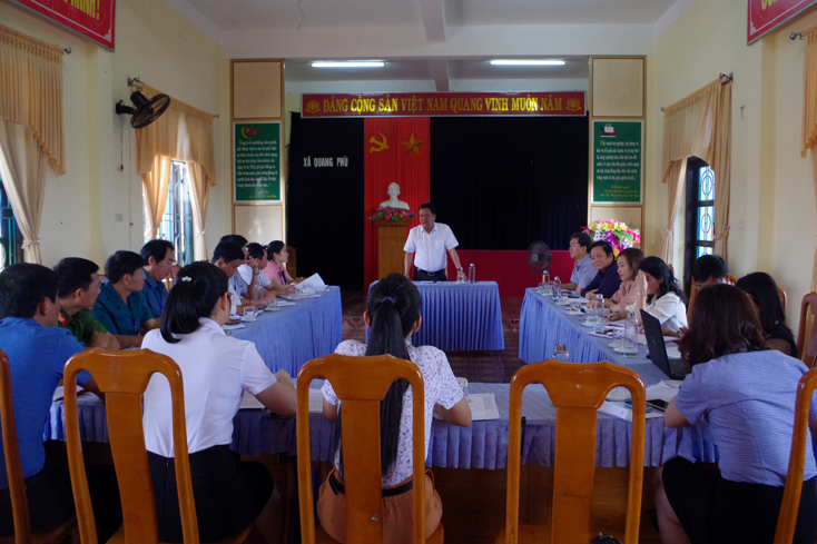 Đồng chí Bí thư Thành ủy Đồng Hới Trần Phong phát biểu kết luận chỉ đạo tại buổi làm việc với Đảng ủy xã Quang Phú.