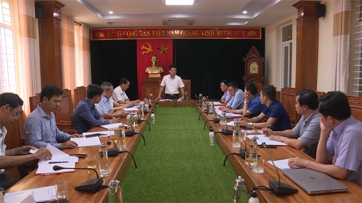 Đồng chí Trưởng ban Dân Vận Tỉnh ủy Lê Văn Bảo phát biểu tại buổi làm việc.