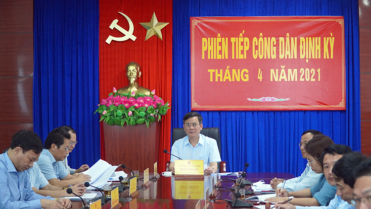 Đồng chí Trần Thắng, Phó Bí thư Tỉnh ủy, Chủ tịch UBND tỉnh trả lời một số ý kiến phản ánh, kiến nghị, khiếu nại, tố cáo của công dân.