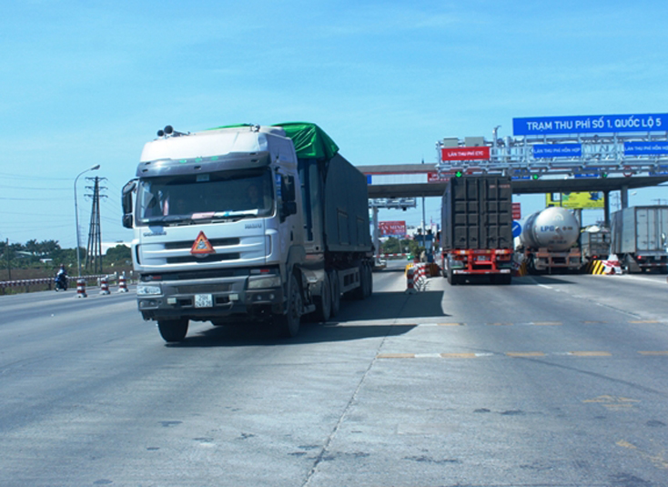 Tăng cường kiểm tra xe tải trọng lớn lưu thông trên Quốc lộ 5 thông qua hệ thống cân xe tự động. 