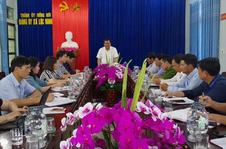 Đồng chí Bí thư Thành ủy Đồng Hới Trần Phong chủ trì buổi làm việc với Đảng ủy xã Lộc Ninh