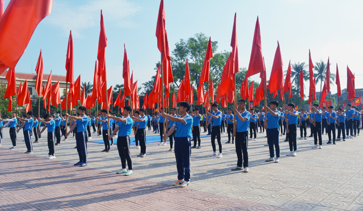Màn đồng diễn của một số trường học trên địa bàn huyện chào mừng lễ khai mạc