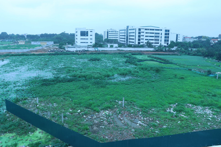 Ngày 16-4-2021, Thường trực HĐND Thành phố Hà Nội thực hiện giám sát tình hình quản lý các dự án vốn ngoài ngân sách sử dụng đất chậm triển khai trên địa bàn quận Bắc Từ Liêm (Hà Nội). Ảnh: Mỹ Duyên/TTXVN