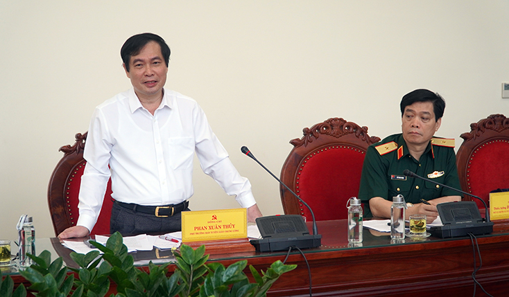Đồng chí Phan Xuân Thủy, Phó trưởng Ban Tuyên giáo Trung ương phát biểu tại hội nghị.