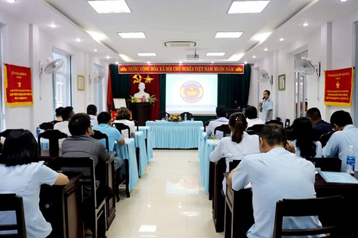 Cục Hải quan Quảng Bình luôn chú trọng công tác đào tạo, nâng cao chất lượng đội ngũ cán bộ. 