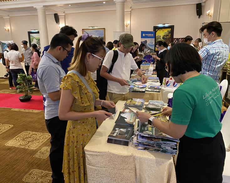 Doanh nghiệp du lịch Quảng Bình tham dự hoạt động tại chương trình.