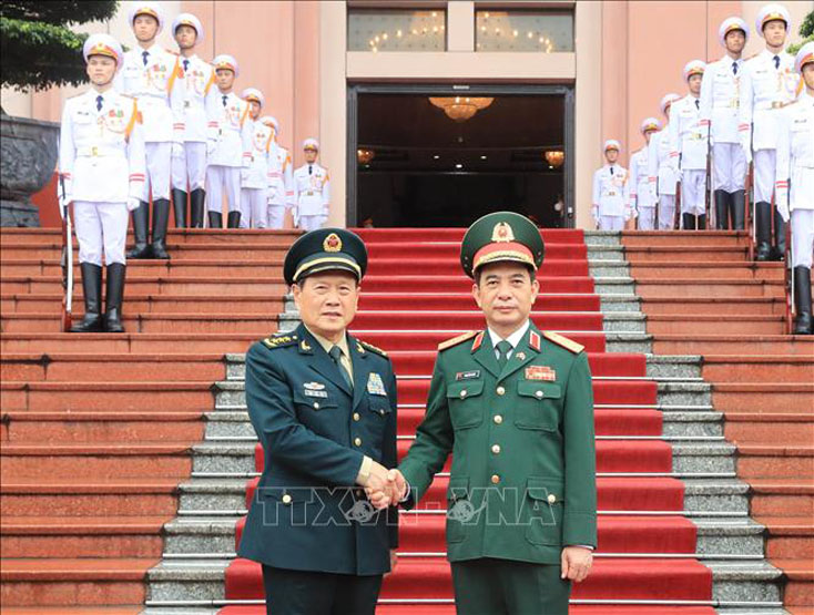 Bộ trưởng Quốc phòng Phan Văn Giang và Bộ trưởng Quốc phòng Ngụy Phượng Hòa. Ảnh: Trọng Đức/TTXVN