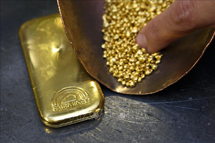 Vàng được bày bán tại một tiệm kim hoàn ở Meyrin, gần Geneva, Thụy Sĩ. Ảnh: AFP/TTXVN