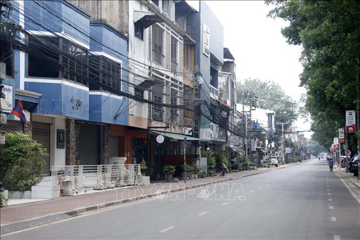 Đường phố thủ đô Viêng Chăn vắng người sau lệnh phong tỏa của Chính phủ bắt đầu từ ngày 22-4. Ảnh: Phạm Kiên/Pv TTXVN tại Lào