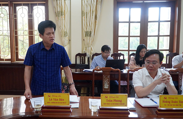 Đồng chí Lê Văn Bảo, Ủy viên Ban Thường vụ, Trưởng Ban Dân vận Tỉnh ủy phát biểu tại buổi làm việc.