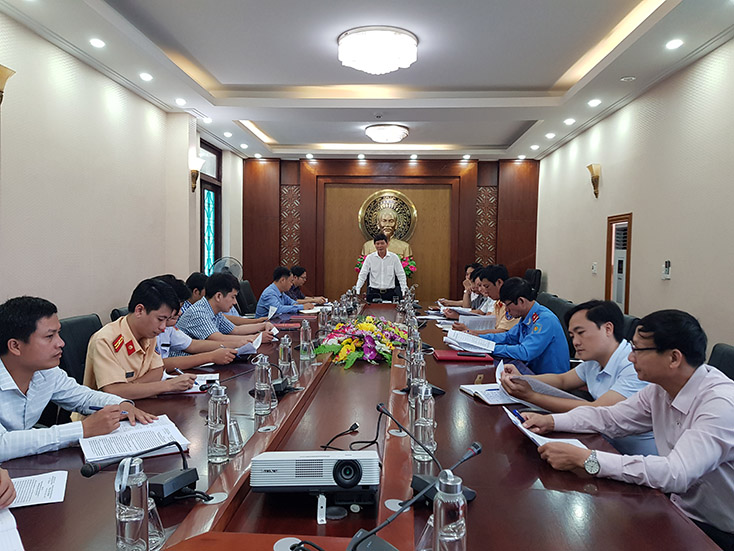 Đồng chí Phạm Văn Năm, Phó Trưởng ban Thường trực Ban ATGT tỉnh phát biểu tại buổi làm việc
