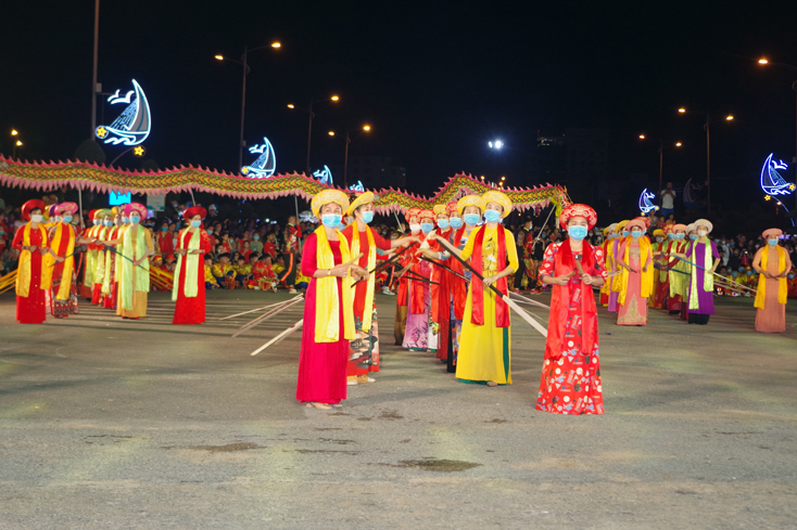 Lễ hội múa bông-chèo cạn được tổ chức vào đêm 27-4-2021 bảo đảm công tác phòng, chống dịch.