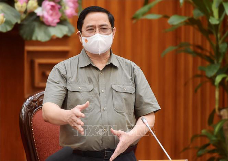 Thủ tướng Phạm Minh Chính yêu cầu các cơ quan, tổ chức, cá nhân thực hiện nghiêm hướng dẫn phòng, chống dịch COVID-19. Ảnh: TTXVN