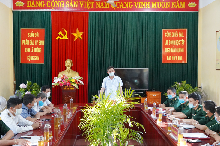 Đồng chí Chủ tịch UBND tỉnh Trần Thắng phát biểu tại cuộc làm việc với chỉ huy Đồn Biên phòng Cà 