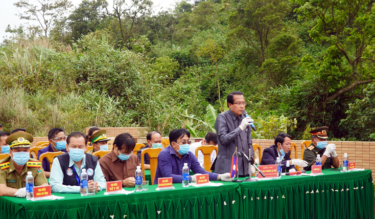 Bí thư, Tỉnh trưởng tỉnh Khăm Muộn Văn Xay Phong-sa-vẳn: Chúng tôi đã, đang và sẽ học hỏi, áp dụng những kinh nghiệm quý của các đồng chí cho cuộc chiến phòng chống Covid-19 của mình. 