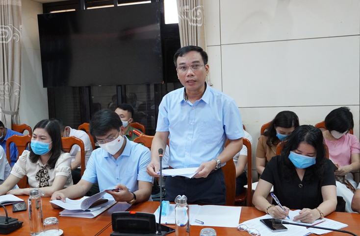 Phó Giám đốc Sở Nội vụ Phan Ngọc Lâm thông tin với các nhà báo về công tác chuẩn bị cho cuộc bầu cử.