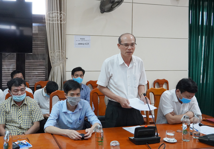 Phó Chủ tịch Ủy ban MTTQV Nam tỉnh Hoàng Văn Minh thông tin với các nhà báo về kết quả hiệp thương giới thiệu người ứng cử đại biểu Quốc hội khóa XV và đại biểu HĐND các cấp nhiệm kỳ 2021-2026.