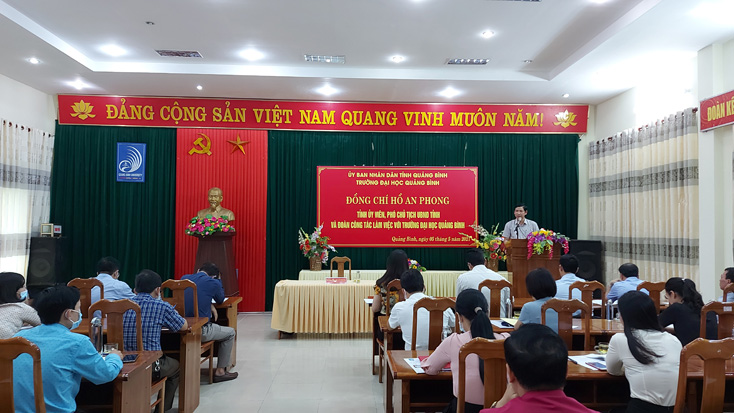 Đồng Phó Chủ tịch UBND tỉnh Hồ An Phong phát biểu tại buổi làm việc.