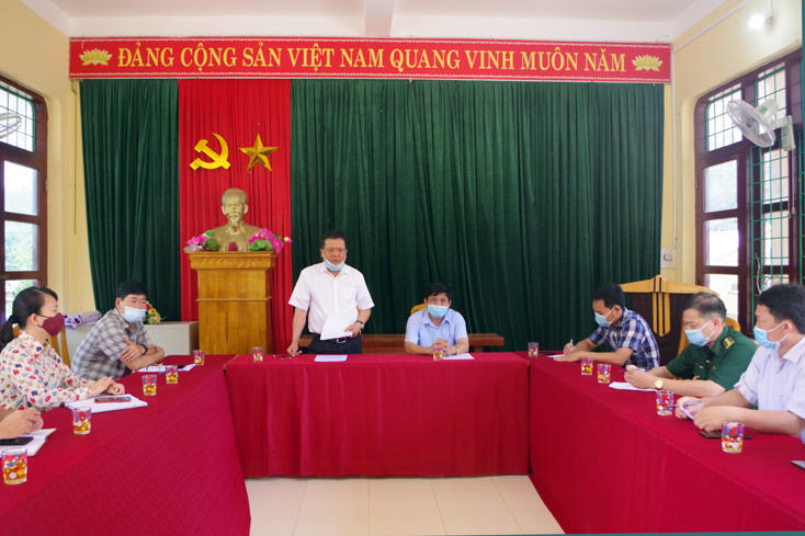 Đồng chí Trần Phong, Bí thư Thành ủy Đồng Hới, Trưởng Ban Bầu cử đại biểu Quốc hội khóa XV tại đơn vị bầu cử số 2 phát biểu kết luận tại buổi làm việc với xã Thượng Trạch (Bố Trạch).