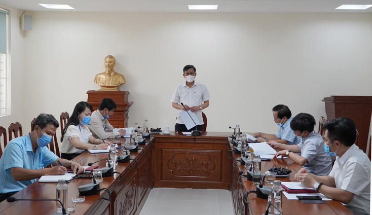 Đồng chí Trần Thắng, Chủ tịch UBND tỉnh, Chủ tịch UBBC tỉnh kết luận cuộc kiểm tra công tác chuẩn bị bầu cử trên địa bàn thành phố Đồng Hới.