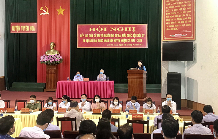 Ứng cử viên đại biểu Quốc hội trình bày chương trình hành động với cử tri huyện Tuyên Hóa.