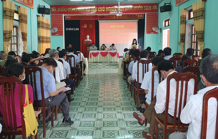 Toàn cảnh hội nghị tiếp xúc cử tri tại thị trấn Nông trường Lệ Ninh