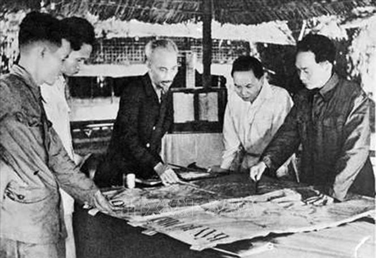 Ngày 6-12-1953, Bộ Chính trị tổ chức cuộc họp để nghe Tổng Quân ủy báo cáo và duyệt lần cuối kế hoạch tác chiến Đông - Xuân 1953 - 1954, đồng thời quyết định mở Chiến dịch Điện Biên phủ với quyết tâm tiêu diệt bằng được tập đoàn cứ điểm này. Ảnh: TTXVN