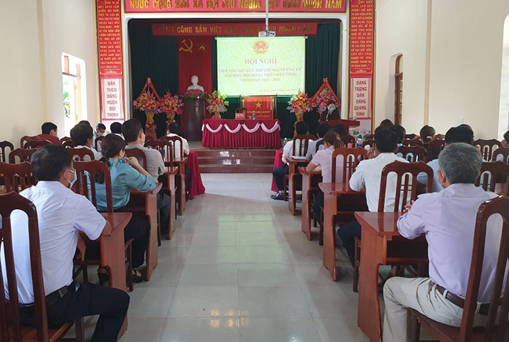 Toàn cảnh hội nghị tiếp xúc giữa người ứng cử đại biểu HĐND tỉnh với cử tri huyện Lệ Thủy tại xã Lộc Thủy