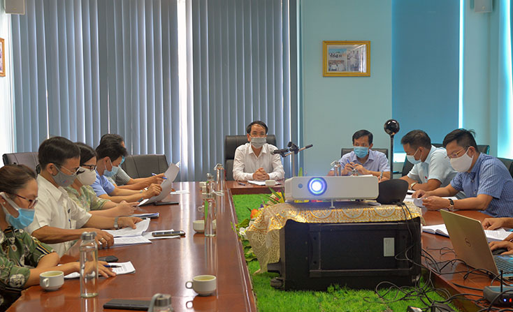 Đồng chí Phó Chủ tịch UBND tỉnh Phan Mạnh Hùng chủ trì buổi làm việc trực tuyến với Đoàn công tác của WB.