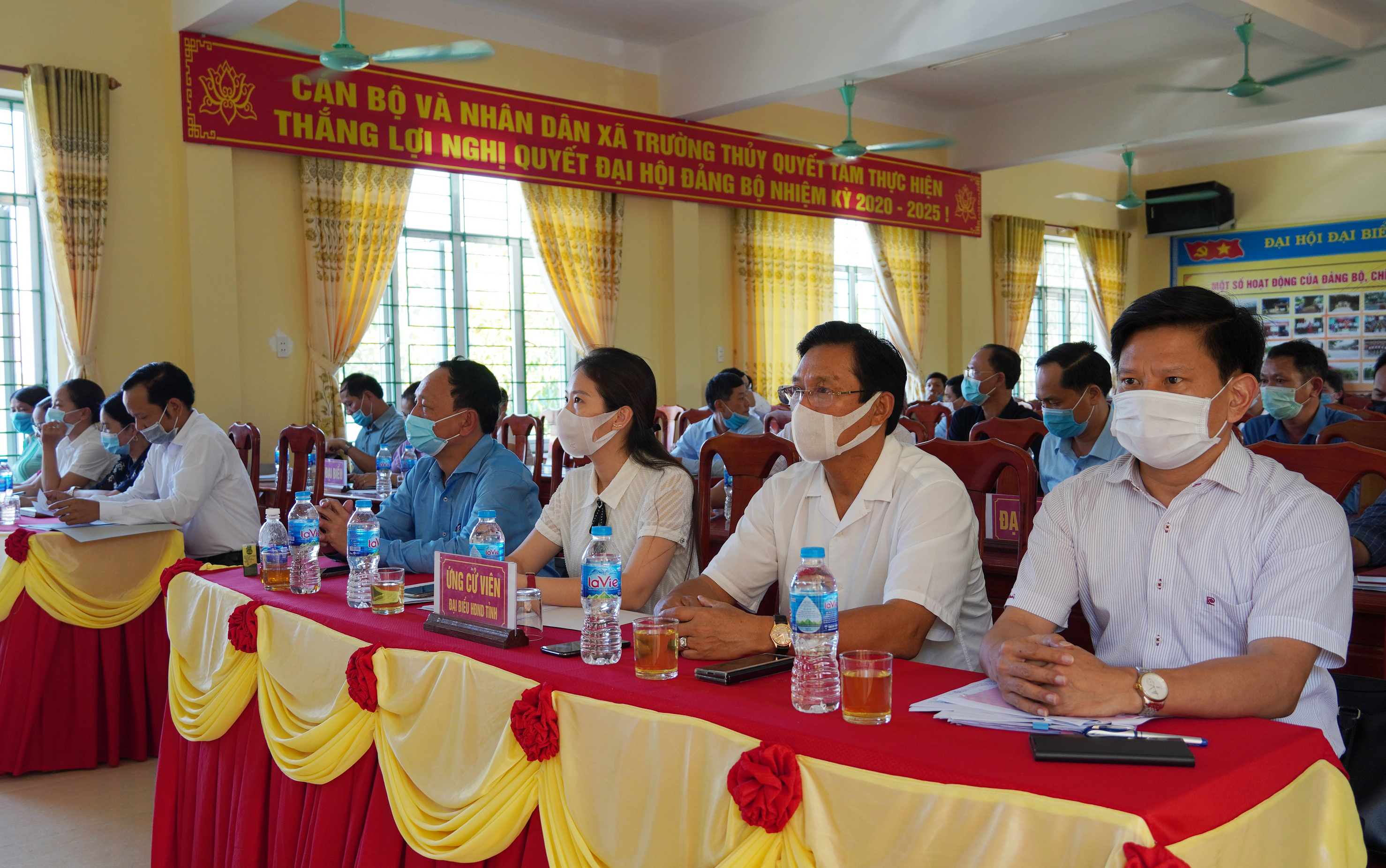  Các ứng cử viên đại biểu HĐND tỉnh nhiệm kỳ 2021-2026 tại đơn vị bầu cử số 13 tiếp xúc với cử tri huyện Lệ Thủy.