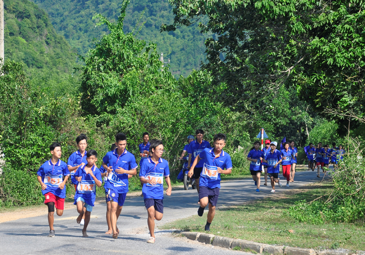 Nhiều VĐV trẻ tham gia giải việt dã truyền thống tỉnh Quảng Bình.